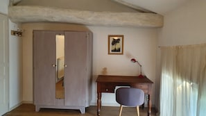 Chambre 1 - coin bureau