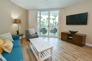 Palms 2211 - Living Area