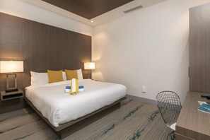 King Bed and Desk