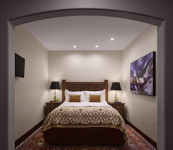 ***New Listing**** Luxury Hotel Suite in Westwood Village 