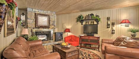 Enjoy relaxing evenings in this Angel Fire condo!
