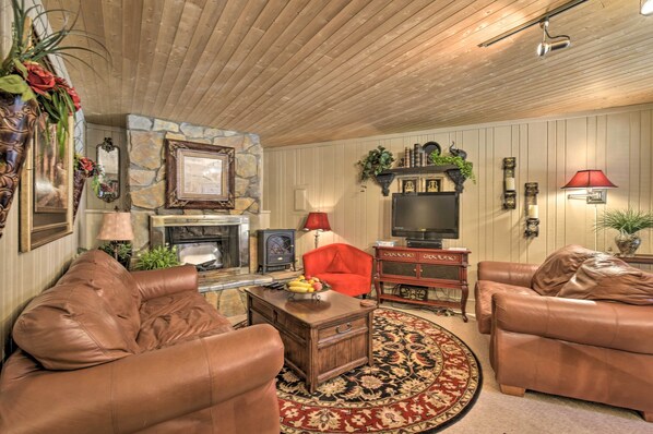 Enjoy relaxing evenings in this Angel Fire condo!