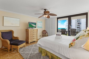 24-Mainsail-125-Primary-Bedroom