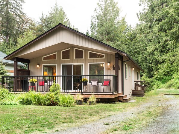 Front entry with covered deck