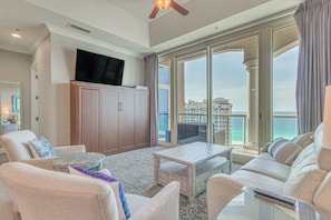 Living Room | Central A/C | Smart TV | Free WiFi