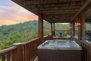 Bañera de hidromasaje al aire libre