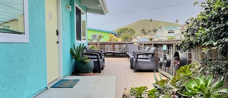 Welcome to Haysy Harbor. A cheerful Morro Bay home located central to the Embarcadero, shopping, dining and beach.