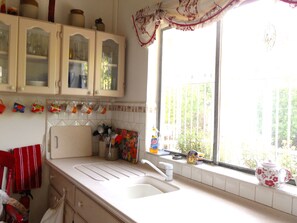 Cinnamon Cottage kitchen.