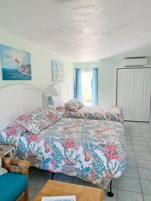 Two Queeen Beds (2)
