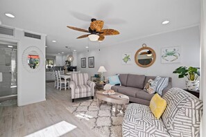 Enjoy our open floor plan, lving room opens up to dining area and kitchen. 