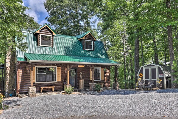 Gatlinburg Vacation Rental | 3BR | 2BA | 2 Stories | 1,740 Sq Ft