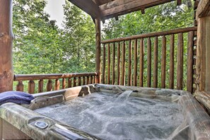 Deck | Hot Tub