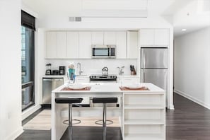 Herndon/Reston Reston 2 Bedroom Kitchen