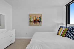 Herndon/Reston Reston 2 Bedroom King Bed Bedroom