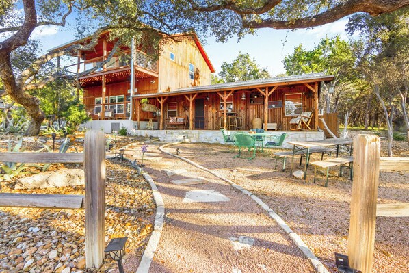 Hill Country Luxury stay at Frontier Ranch Retreat