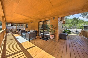 Private Wraparound Deck | Lounge Furniture