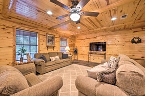 Living Room | Smart TV | Ceiling Fan