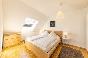 H10 Ferienwohnung, 55qm, Dachterrasse, 1 Schlafzimmer, max. 4 Personen-Schlafzimmer