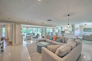 Living Room | Smart TV | Free WiFi | Central Heat & A/C | Sleeper Sofa