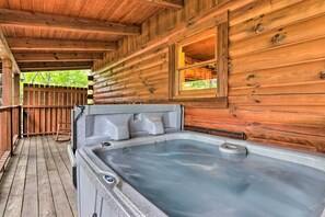 Deck | Private Hot Tub