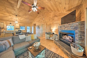Living Room | Gas Fireplace