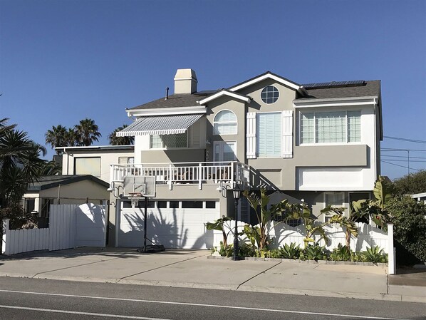 house front: parking for 4 cars across