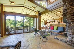 Living Room | Free WiFi | A/C & Heating