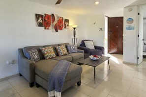 Living Room | Sleeper Sofa | Free WiFi | Smart TV