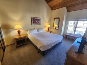 Bedroom 1 - King bed