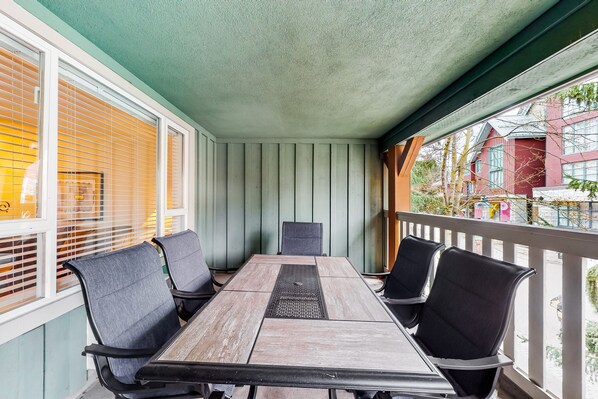 Outdoor dining