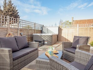 Hot tub | Poppy Cottage - Manor Farm, Locking, near Weston-Super-Mare