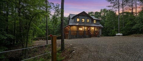 Redberry Retreat- a 3 story luxury cabin that sleeps 18!