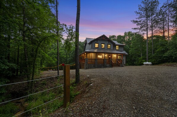 Redberry Retreat- a 3 story luxury cabin that sleeps 18!