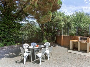 Table, Furniture, Sky, Cloud, Shade, Chair, Tree, Outdoor Furniture, Plant, Leisure