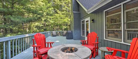 Beech Mountain Vacation Rental | 4BR | 2BA | 1,500 Sq Ft | Stairs Required