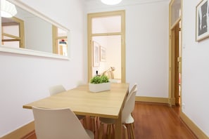 Dining Room. It's possible to open the table. Extra chairs available