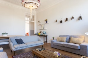 Living room: 2 sofa-bed for 1 (sleep 2)