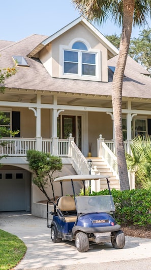 Located on the prestigious Dune Lane, this home offers the perfect beachside retreat, just steps away from the beautiful North Forest Beach. Enjoy the convenience of being so close to the shore while nestled in one of the area’s most desirable neighborhoods