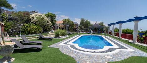 Huge beautiful communal pool terrace