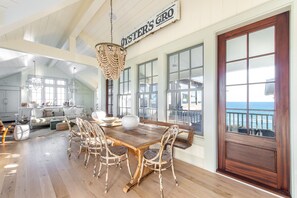 Seating for 8 Guest and Gulf Views