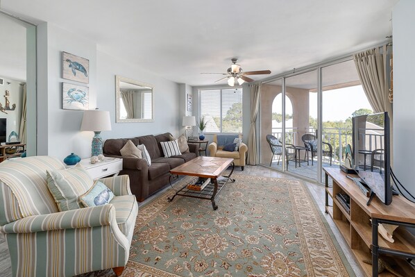 North Breakers 501 -  Living Space