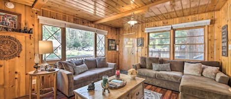 Explore the Big Bear Lake area with ease from this charming vacation rental.