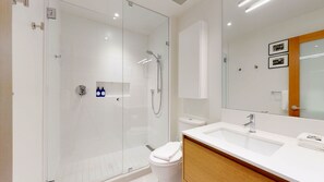 Upstairs bathroom w/ walk-in shower
