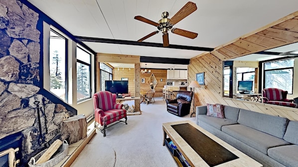 Cozy Spacious Living Area for Families