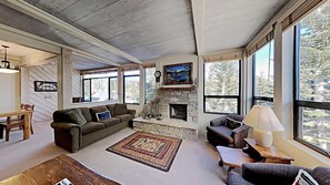 Corner Sunny Condo Just Steps to Canyon Lodge