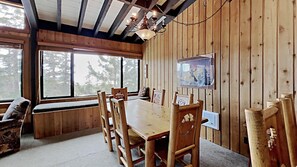 Full Size Dining Room and Bar Seating