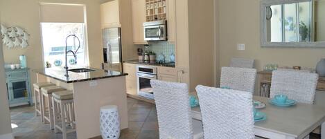 Fully equipment kitchen, with additional seating at the kitchen island