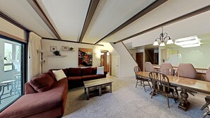 Spacious Sunroom, Living Room and Dining Area For Families