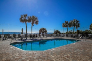 Coastal Chic guests may access the two Grand Pavilion community pools that are located along the beach and ocean.