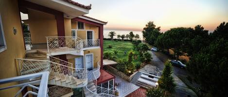 Irida Resort Suites Kalo Nero beach front view